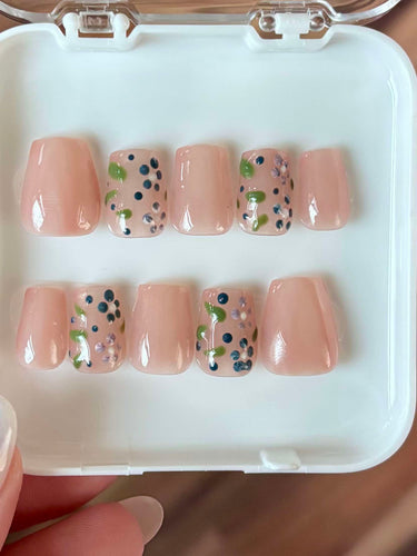 130 Press On Nail Set Size M/1