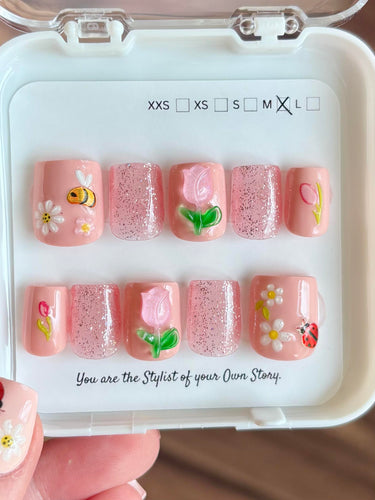32 Press On Nail Set Size M/1
