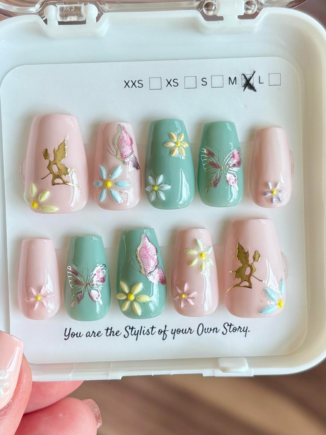 33 Press On Nail Set Size M/1