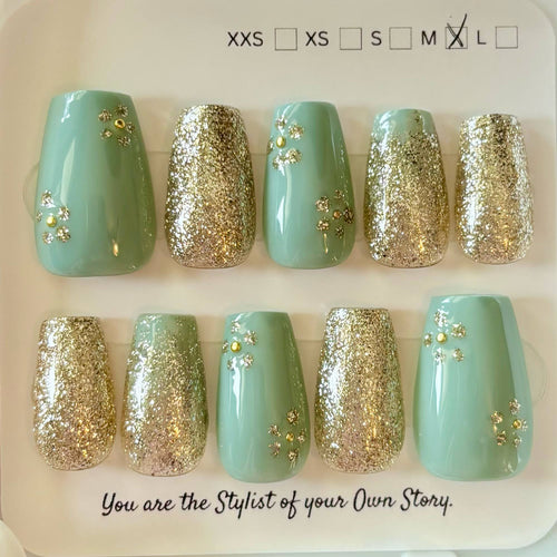 14 Press On Nail Set Size M